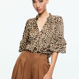 NWT Alice + Olivia JULIUS TOP leopard print blouse button top